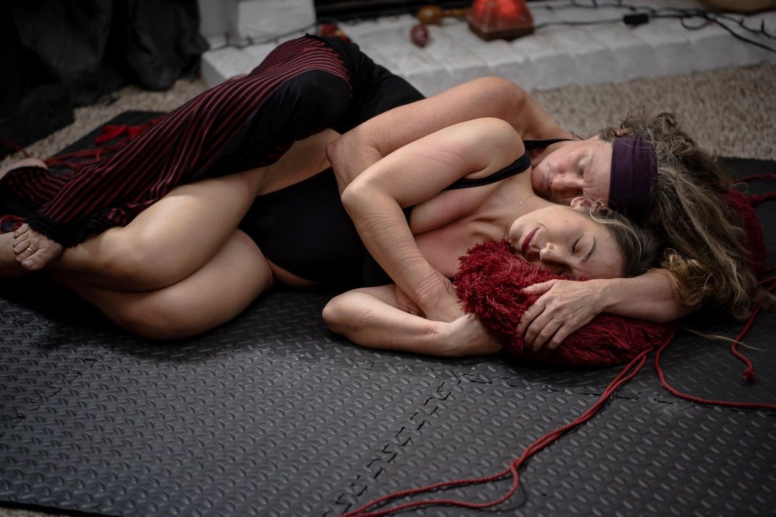 Close, grounded body contact during a rope session